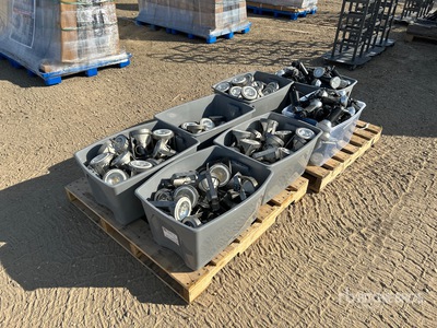 Quantity of (2) Pallets of Commercial Track Light Heads أجهزة إضاءة