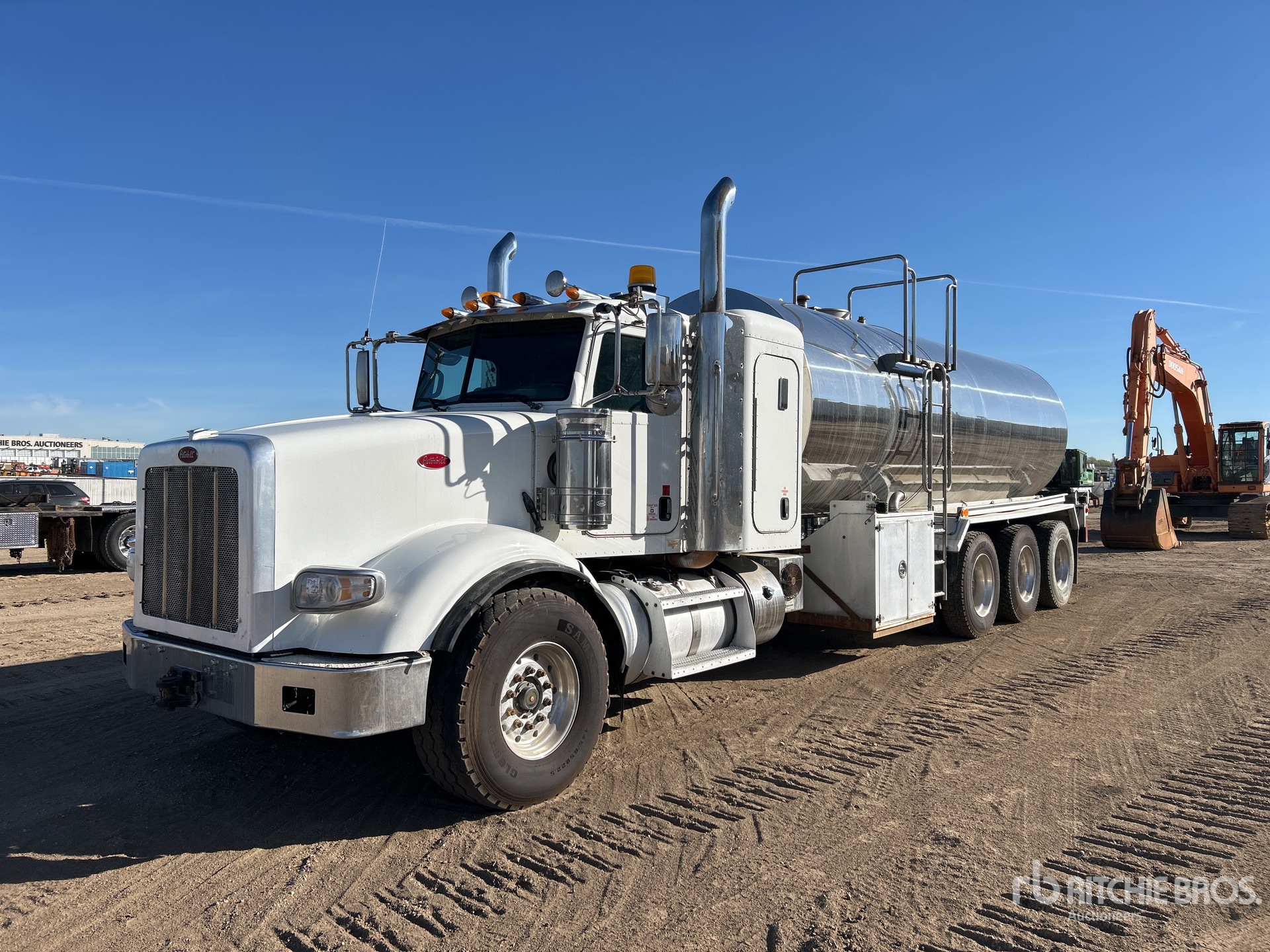 2015 Peterbilt 367 8x6 Potable Water Truck