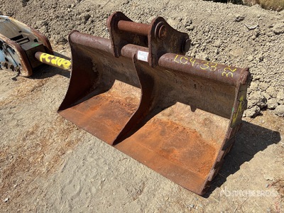 64 in Cleanup Excavator Bucket