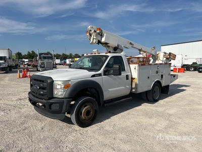 Altec AT200A 30 ft on Ford XL 4x2 Bucket Truck