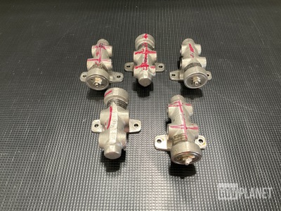 (12) Essex Industries 20C-0011-1 Fluid Pressure Regulating Valves