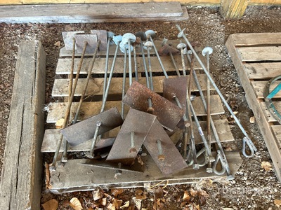 Quantity of (17) 3 ft Bin Anchor ورش و مخازن متنوعة