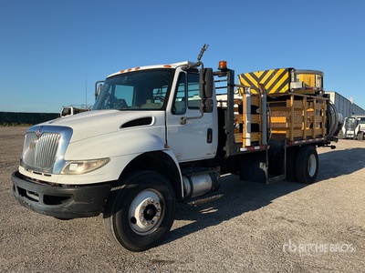 2015 International 4300 4x2 شاحنة مليّن اصطدام