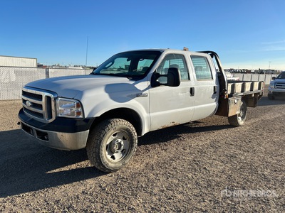 2007 Ford F-350 4x4 Crew Cab شاحنة مسطحة