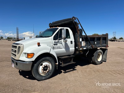 2006 Ford F-650 XL 4x2 Camion à benne basculante S/E