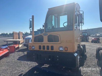 2016 Auto 4x2 Camión remolcador de plataforma (Inoperable)
