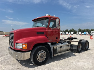 2001 Mack CH613 6x4 تراكتور شاحنة نهارية (ثنائية المحور)
