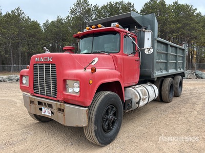 1988 Mack 600 6x4 T/A Dump Truck