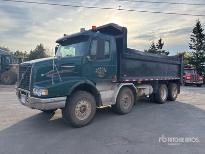 2006 Volvo VHD 8x4 Twin-Steer T/A Camión dumper