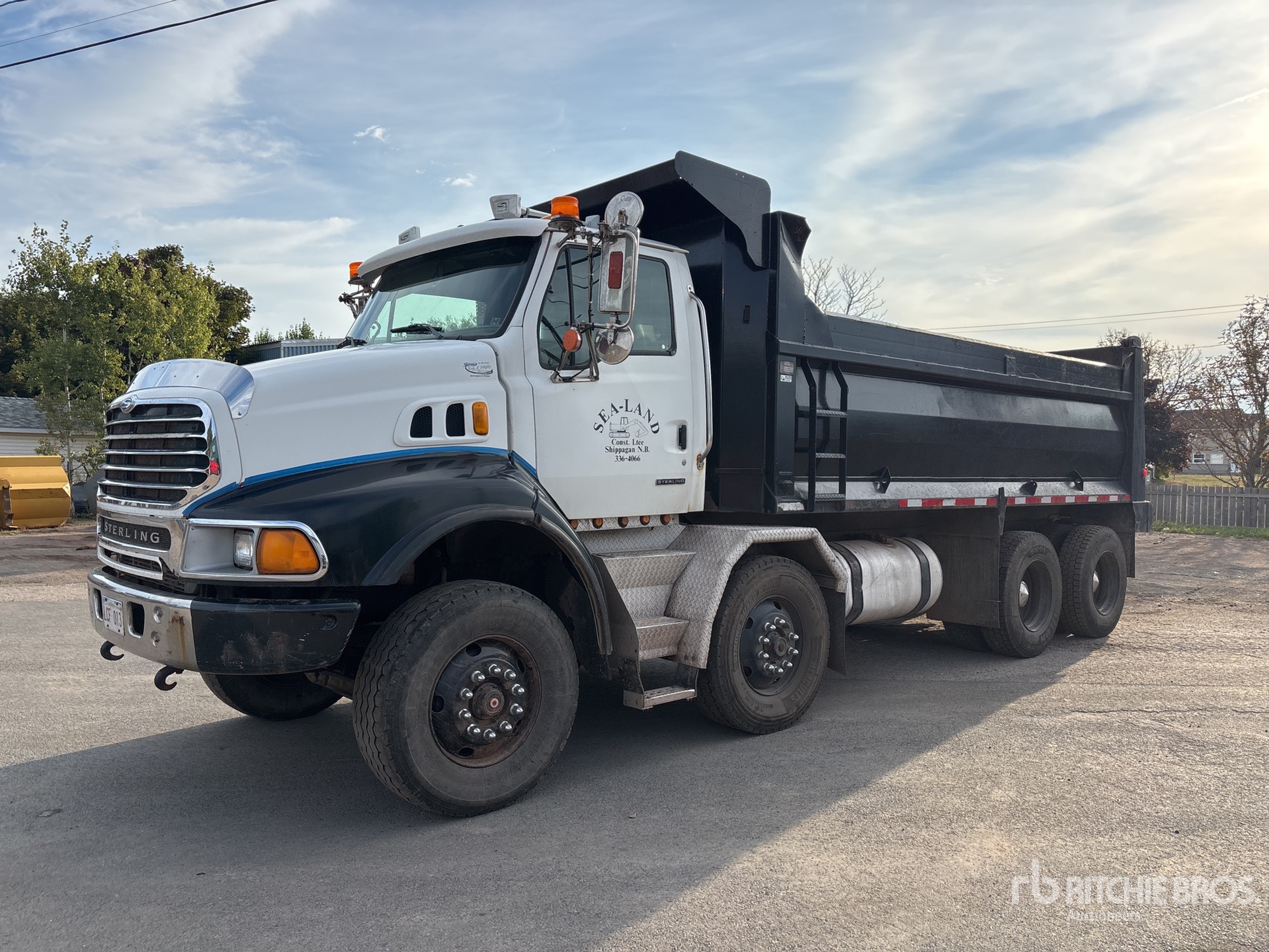 2006 Sterling L9500 8x4 Twin-Steer T/A Dump Truck
