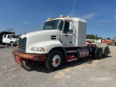 2013 Mack CXU613 6x4 3- Achs Sattelzugmaschine mit Schlafkabine