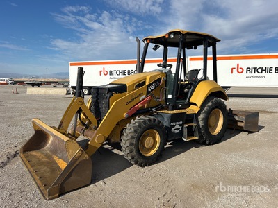 2019 Cat 415F2IL 4x4 を見 Landscape Loader
