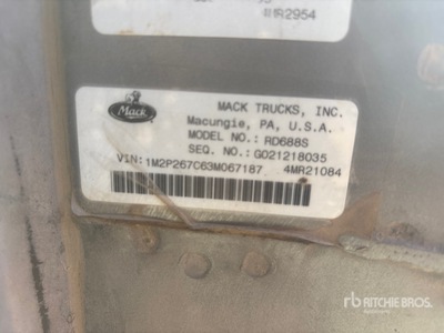 2003 Mack RD688S 6x4 Roll-Off Truck