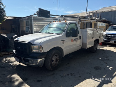 2005 Ford F-350 XL 4x2 Utility Truck