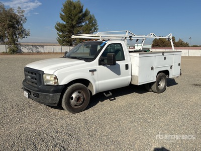 2005 Ford F-350 XL 4x2 Utility Truck