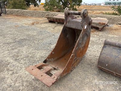 HHL 21 in Digging Excavator Bucket