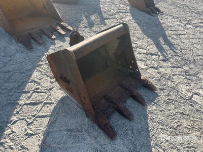 Wain-Roy 24 in Digging Excavator Bucket - Fits John Deere