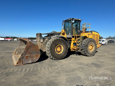 2010 John Deere 844K جرافة