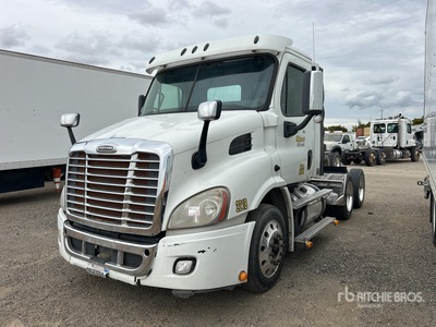 2013 Freightliner Cascadia 113 6x4 T/A Day Cab Truck Tractor