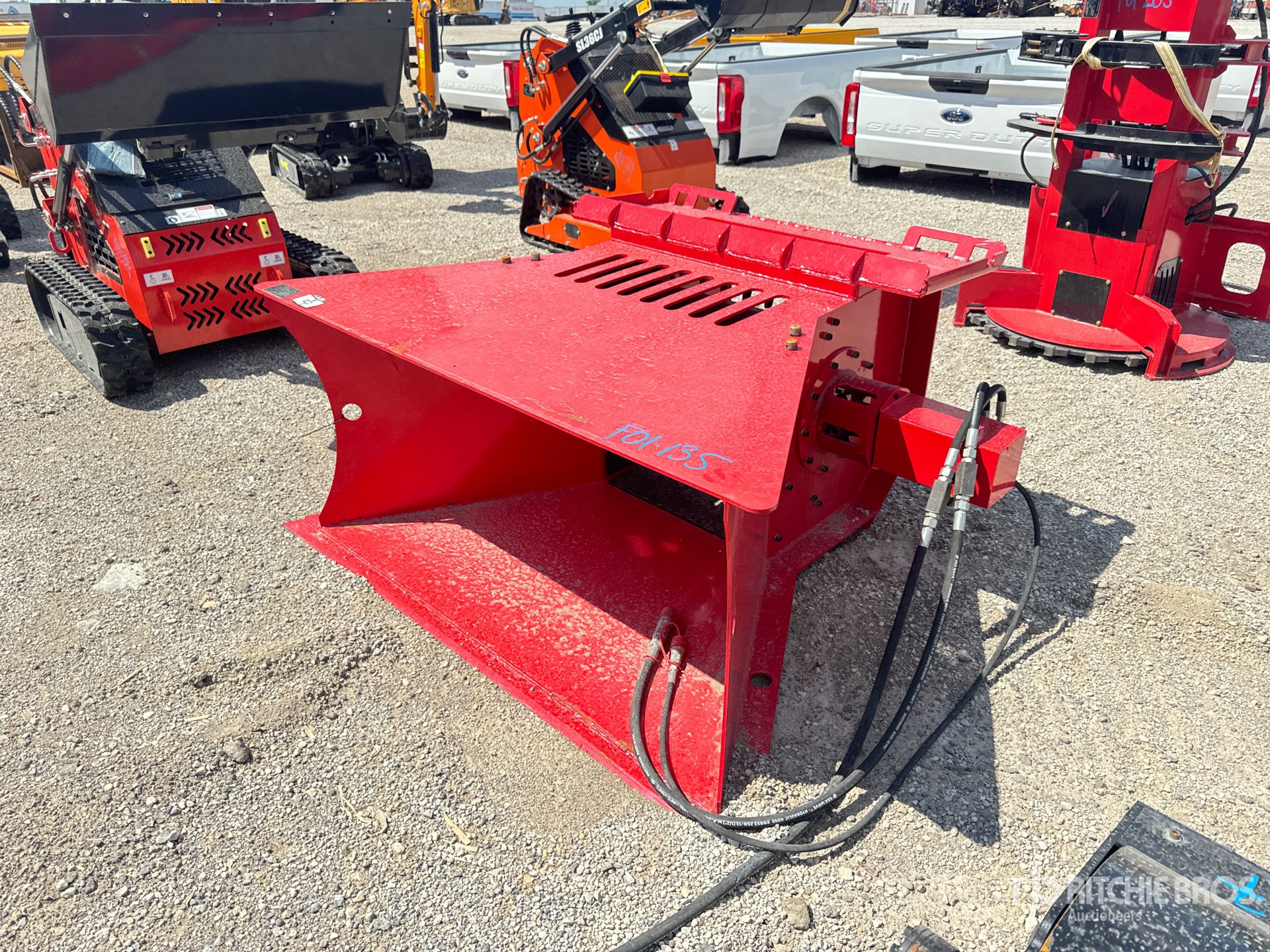 2025 GIYI 1800 mm Skid Steer Block Crusher Accessorio per mini pala (Unused)