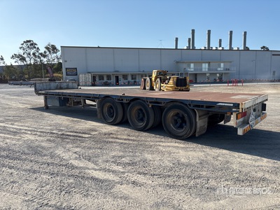 2006 MaxiTrans 12.6 m Tri/A Single Drop Step Deck Trailer