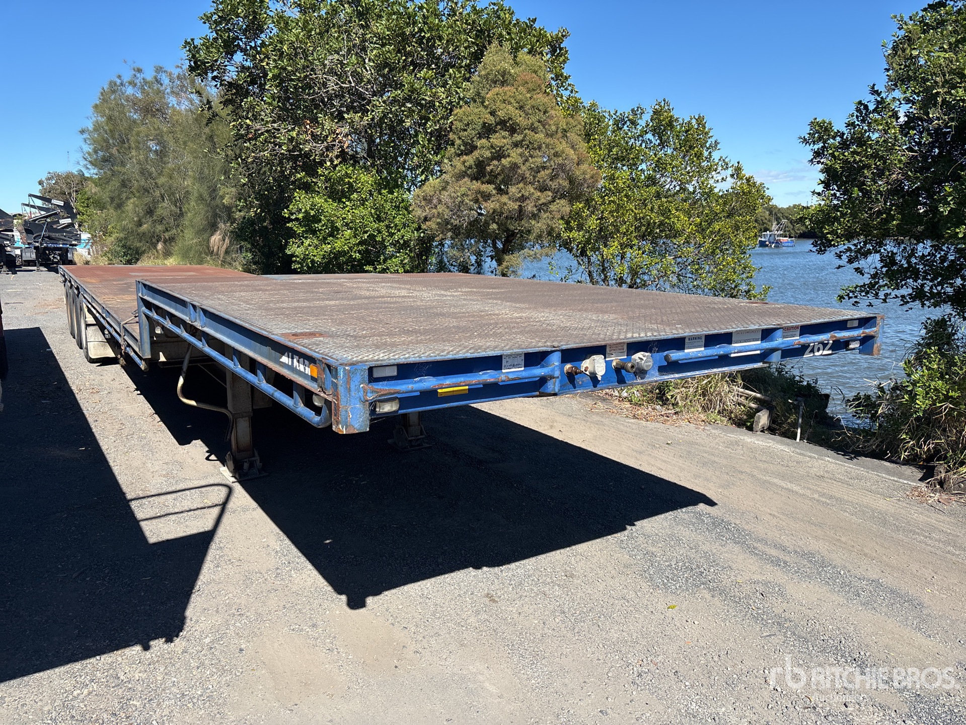 2006 MaxiTrans Step Deck Trailer