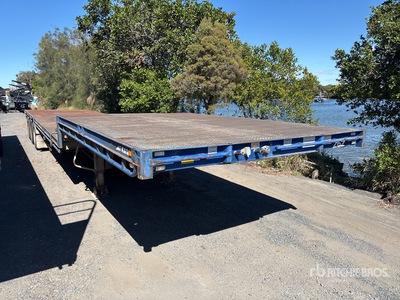 2006 MaxiTrans Step Deck Trailer