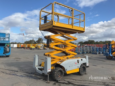 2014 Haulotte COMPACT 10DX 4x4 Diesel منصة رفع متحركة