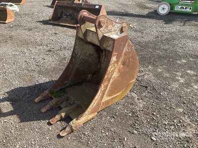 Quantity of (1) 770 mm Digging Excavator Bucket