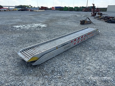 2012 Metalmec M165/40L 5060 Kg Loading Ramps
