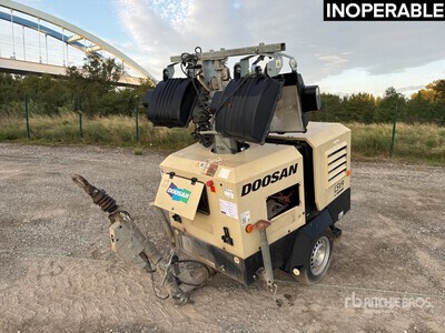 2018 Doosan V9 8.8 kVA Mat D'Eclairage Tour d'éclairage (Inoperable)