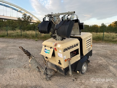 2018 Doosan V9 8.8 kVA Mat D'Eclairage Torre faro (Inoperable)