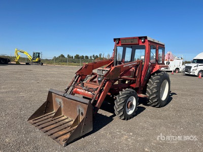 International 633 4WD Tractor