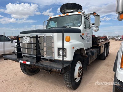 1993 International F2574 6x4 Winch Truck