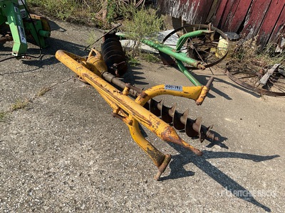 Danuser Macine Co F-8 Post Hole Digger クローラートラクター　その他のアタッチメント