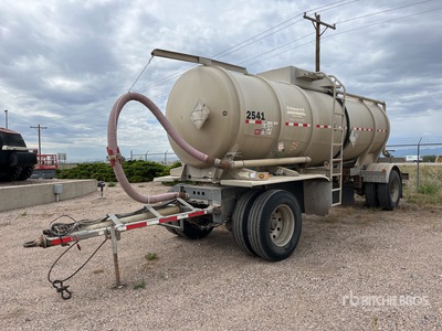 2009 Heil 4200 gal T/A Turntable Spread Axle Pup Tanker Trailer