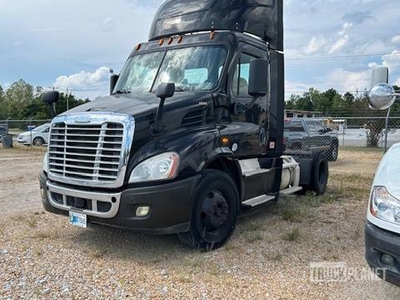 2015 Freightliner Cascadia 113 S/A Day Cab Truck Tractor (Inoperable)