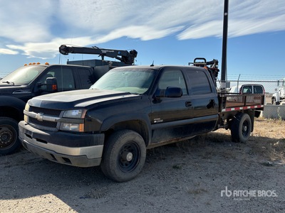 2005 Chevrolet Silverado 3500 4x4 Crew Cab Flatbed Truck
