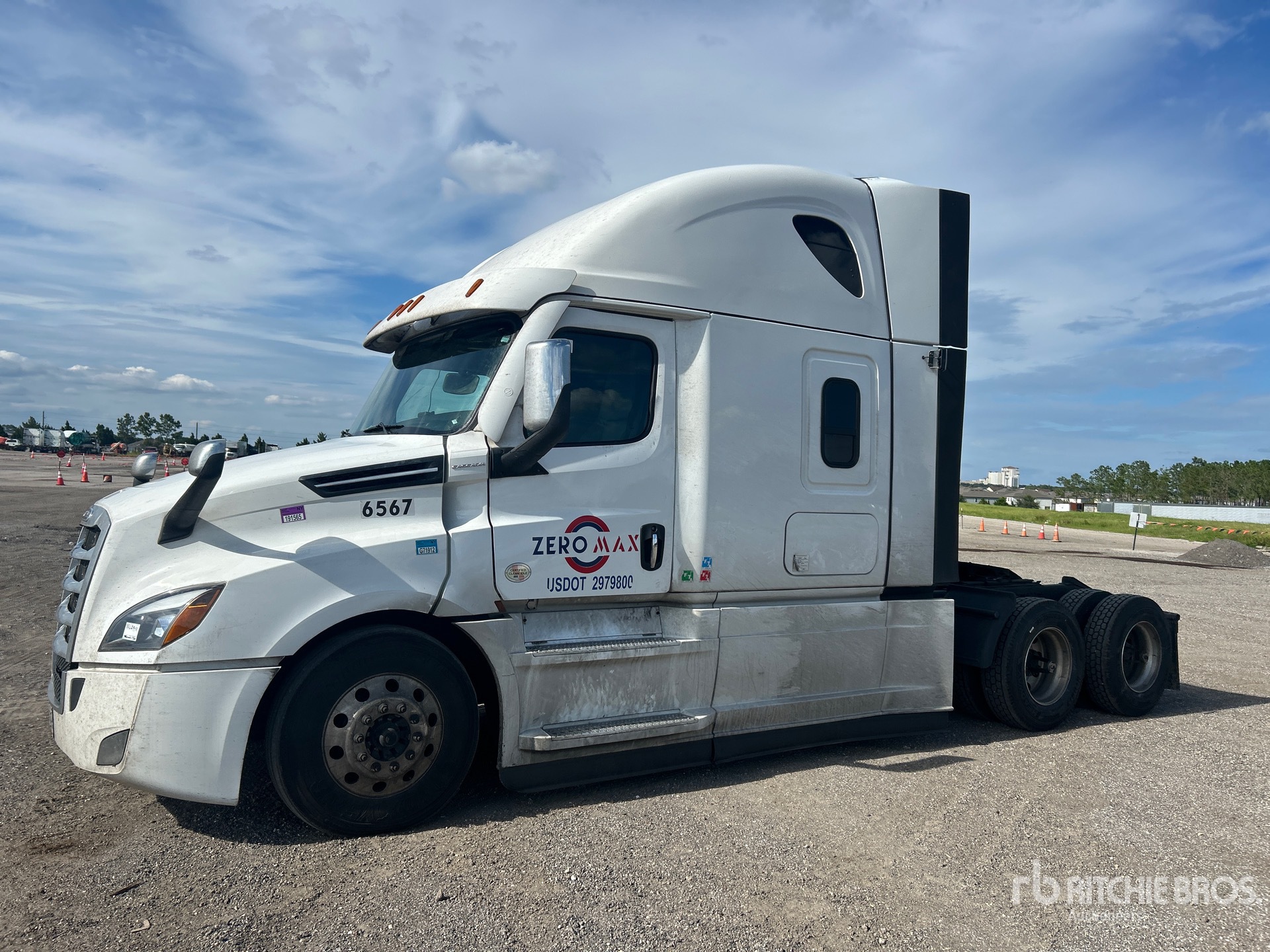 2024 Freightliner Cascadia 126 6x4 T/A Sleeper Truck Tractor
