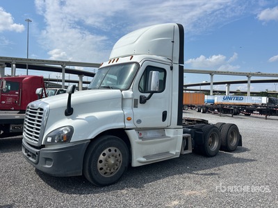 2018 Freightliner Cascadia 125 6x4 T/A Day Cab Truck Tractor