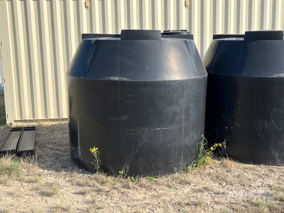 1000 gal Poly Water Tank
