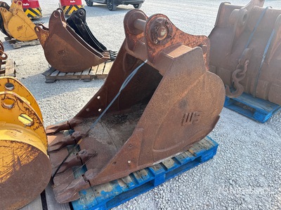 30 in Digging Excavator Bucket