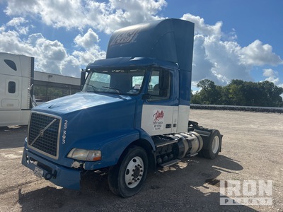 2012 Volvo 4x2 S/A Day Cab Truck Tractor