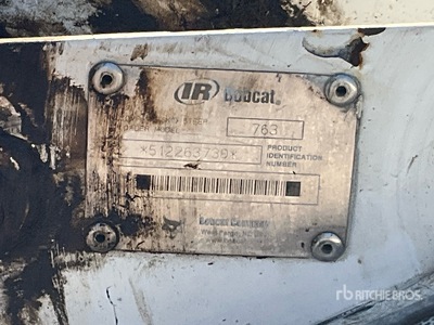 Bobcat 763 شاحنة جرافة