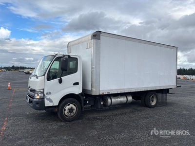 2018 Hino 155 4x2 شاحنة فان