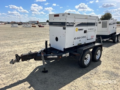 Multiquip DCA-45SSIUII 36 kW Mobile 発電機セット (250-749 kw/310-950 kva)