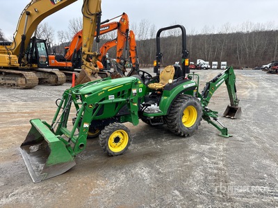 2021 John Deere 2032R 4WD tractor utilitario
