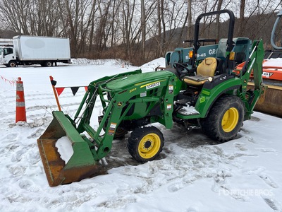 2021 John Deere 2032R 4WD tractor utilitario