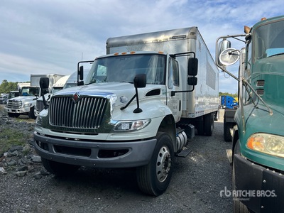 2017 International 4300 4x2 Furgoneta caja cerrada (Inoperable)