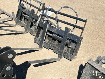GIYI GY-CYHC 29 in Mini Skid Steer Forks (Unused)